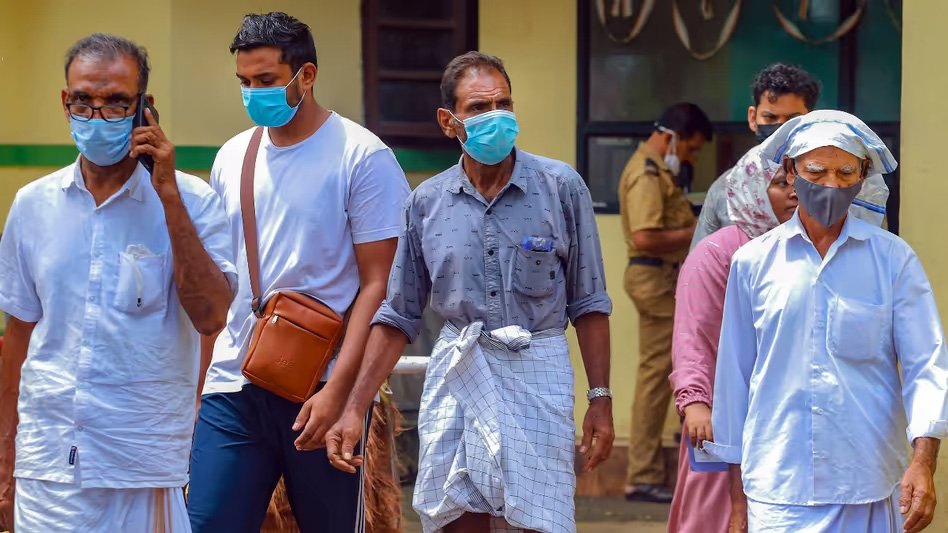 മലപ്പുറത്ത് മാസ്ക് നിർബന്ധം, തീയേറ്ററുകളും വിദ്യാഭ്യാസ സ്ഥാപനങ്ങളും അടച്ചിടും; കടകൾക്കും നിയന്ത്രണം