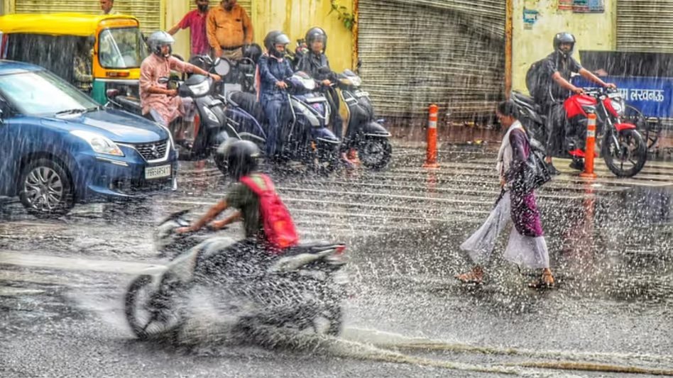 ബംഗാള്‍ ഉള്‍ക്കടലില്‍ സ്ഥിതി ചെയ്യുന്ന ന്യൂനമര്‍ദ്ദത്തിന്റെ സ്വാധീനഫലമായി സംസ്ഥാനത്ത് ഞായറാഴ്ച മുതല്‍ മഴ ശക്തമാകാന്‍ സാധ്യത