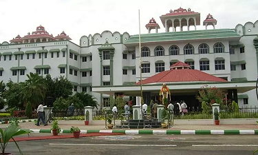 കേരളത്തില്‍ നിന്നുള്ള മാലിന്യം തള്ളല്‍; പിടികൂടിയ വാഹനങ്ങള്‍ ലേലം ചെയ്യാന്‍ മധുര ഹൈകോടതി